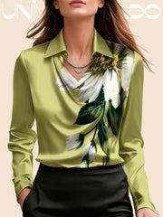 Лъскава Блуза С Дълбоко Яке И Воденеща Драперия