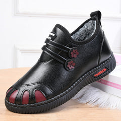 Тези нови зимни ботуши са изработени от топла смес от памук и вълна, която е водоустойчива и противоплъзгаща.