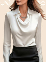 Лъскава Блуза С Дълбоко Яке И Воденеща Драперия