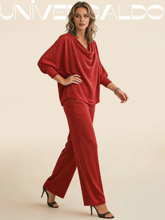 Удобен комплект от две части от кадифена тениска и панталон с еластично деколте