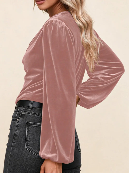 Дамска блуза с плисирана стояща яка и дълъг ръкав