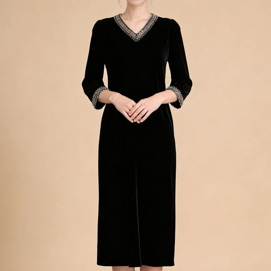 В-образна Рокля От Кадифе С Диамантени Украшения